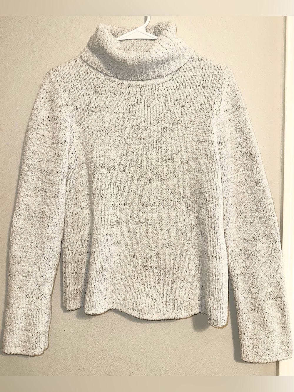 Carroll Reed Cozy White Gray Turtleneck Sweater